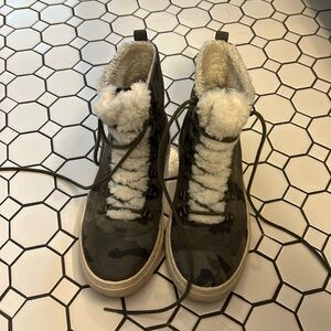 Billabong camp boots